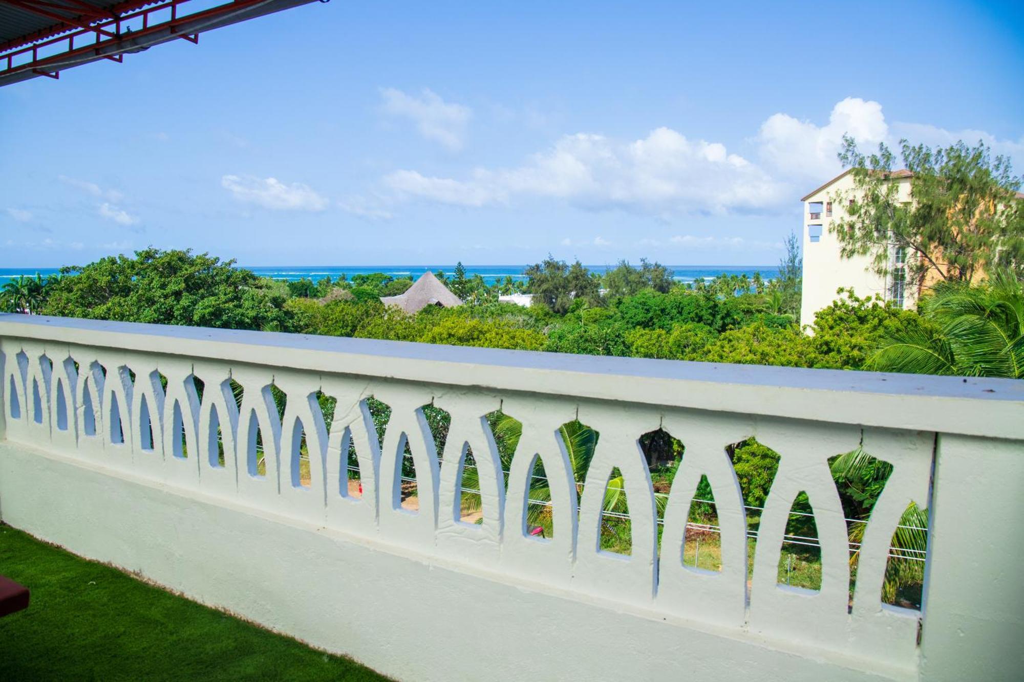 Diani Palm Resort And Apartments Diani Beach Exterior photo